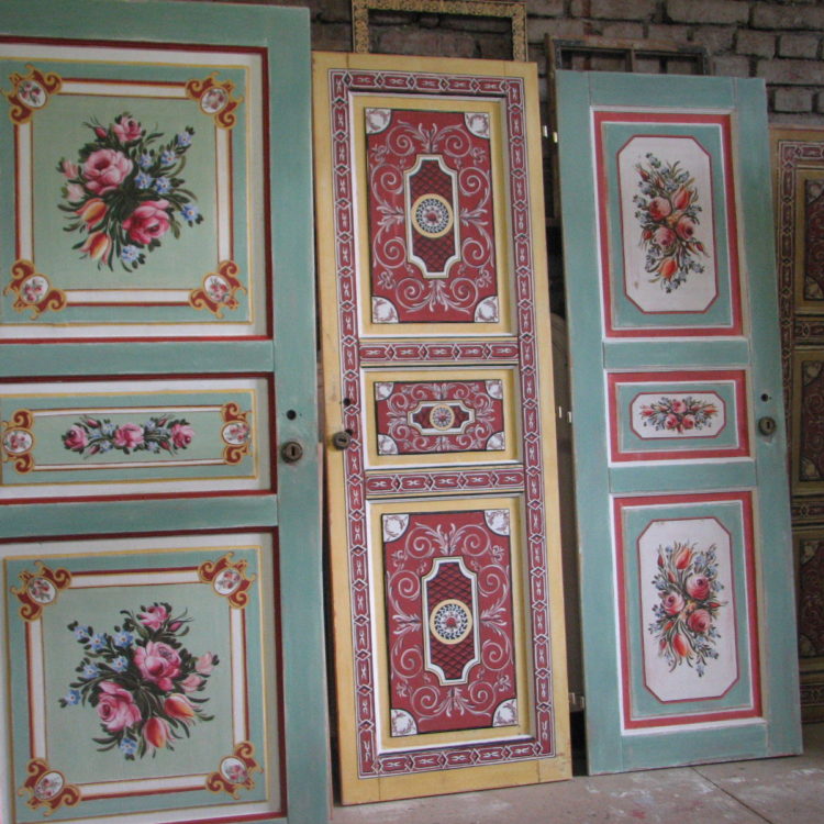 Selské dveře na chalupu s ruční oboustrannou malbou květin a ornamentů